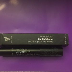 Younique moodstruck lip exfoliator